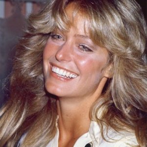 una sorridente Farrah Fawcett