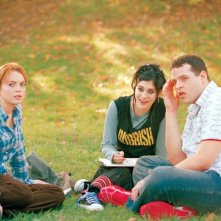 Lindsay Lohan (Cady Heron), Lizzy Caplan (Janis Ian) e Daniel Franzese (Damian) in una scena di Mean Girls