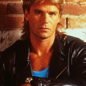 Un'immagine promo di Richard Dean Anderson per la serie dell' '85, MacGyver