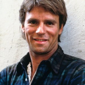 Una foto promo di Richard Dean Anderson per la serie MacGyver