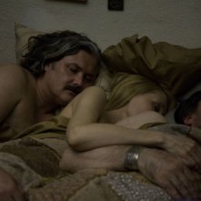 Conleth Hill, Patricia Clarkson e Olek Krupa del film Whatever Works, diretto da Woody Allen
