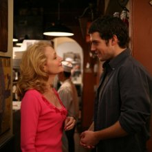 Patricia Clarkson e Henry Cavill in una scena del film Whatever Works