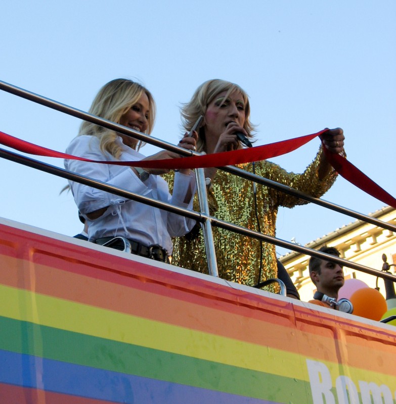 13 Giugno 2009 Ornella Muti E La Madrina Del Gay Pride Romano 120871