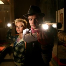 Andrew Lee Potts ed Hannah Spearritt nell'episodio 1 della stagione 3 di Primeval