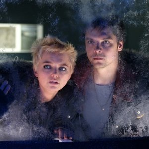 Andrew Lee Potts ed Hannah Spearritt nell'episodio 5 della stagione 3 di Primeval