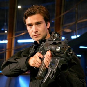 Ben Mansfield è Capitan Becker nell'episodio 6 della stagione 3 di Primeval