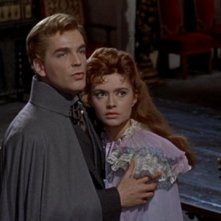 David Peel e Yvonne Monlaur in una scena del film Le spose di Dracula
