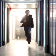 Douglas Henshall in una scena della serie Primeval