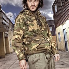 Nick Evans è Shane Maguire in Shameless.