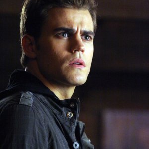Paul Wesley in una scena del Pilot di The Vampire Diaries