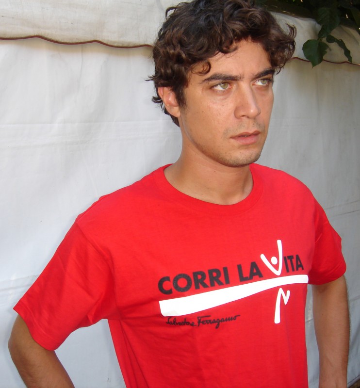 Riccardo Scamarcio In T Shirt Rossa 120851