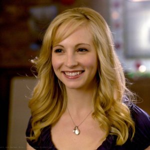 Candice Accola in una scena del Pilot di The Vampire Diaries