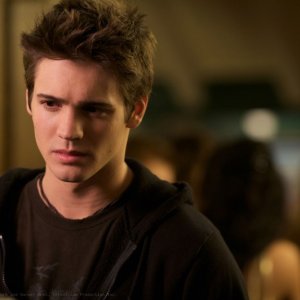 Steven R. McQueen in una scena del Pilot di The Vampire Diaries