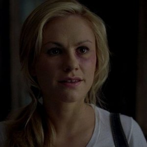 Anna Paquin in una scena dell'episodio 'Nothing But The Blood' della seconda stagione di True Blood