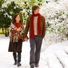 Jared Padalecki e Marcia Gay Harden in una scena del film 'The Christmas Cottage'