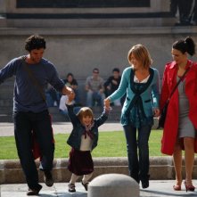 Juan Pablo Di Pace, Francesca Faiella e Maria Victoria Di Pace in una scena del film Tutti intorno a Linda