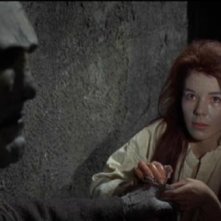 Kiwi Kingston e Katy Wild in una scena del film La rivolta di Frankenstein