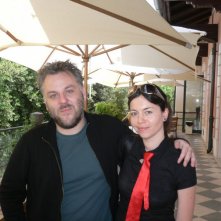 La Nostra Lettrice Laura Pozzi Vincitrice Del Concorso Per L Anteprima Di Martyrs Posa Con Il Regista Del Film Pascal Laugier 120911