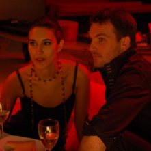 Maria Victoria Di Pace e Danilo Brugia in una scena del film Tutti intorno a Linda