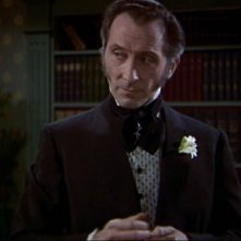 Peter Cushing in una sequenza del film La vendetta di Frankenstein
