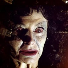 Prudence Hyman è la terribile Megaera nel film Lo sguardo che uccide