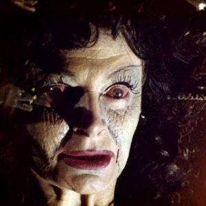 Prudence Hyman è la terribile Megaera nel film Lo sguardo che uccide