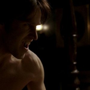 Stephen Moyer in una scena dell'episodio 'Nothing But The Blood' della seconda stagione di True Blood