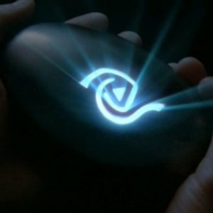Una pietra con uno strano simbolo alieno nell'episodio 'Amore alieno' di Roswell