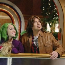 Billy Ray Cyrus e Miley Cyrus in una scena dell'episodio Super(stitious) Girl di Hannah Montana