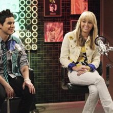 Miley Cyrus e la guest star David Archuleta in un momento dell'episodio Promma Mia di Hannah Montana