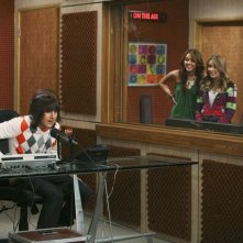 Mitchel Musso e Miley Cyrus nell'episodio Miley Hurt the Feelings of the Radio Star di Hannah Montana