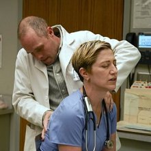 Peter Schulze ed Edie Falco in una scena dell'episodio Sweet-N-All di Nurse Jackie