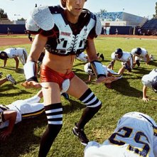 Brüno (Sacha Baron Cohen) in versione rugbista in una delle foto apparse su un servizio di GQ