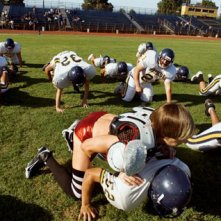 Brüno (Sacha Baron Cohen) tenta un approccio appassionato con un rugbista in una delle foto pubblicate da GQ