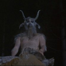 Eddie Powell in una scena del film The Devil Rides Out