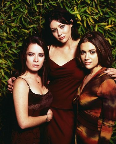Un'immagine promozionale del trio: Holly Marie Combs, Shannen Doherty e Alyssa Milano