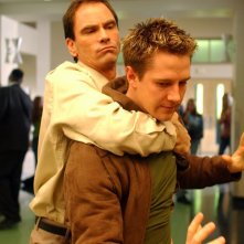 Jason Dohring in una scena dell'episodio 'Il giorno dei tritoni' del telefilm 'Veronica Mars'