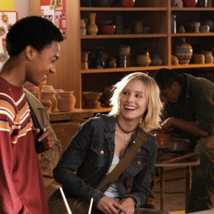 Percy Daggs III e Kristen Bell in una scena dell'episodio 'Benvenuti a Neptune ' di 'Veronica Mars'