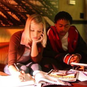 Percy Daggs III e Kristen Bell in una scena dell'episodio 'Il signore dell'anello' di 'Veronica Mars'