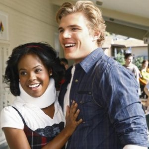 Dana Davis e Chris Zylka nel pilot di 10 Things I Hate About You
