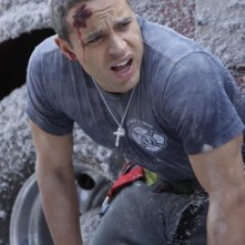 Daniel Sunjata in una scena dell'episodio Sheila di Rescue Me