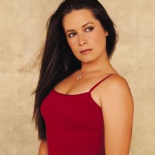 Holly Marie Combs in una foto promo per la 5 stagione della serie Streghe