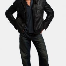 Una foto promozionale di Benjamin Bratt per la serie The Cleaner