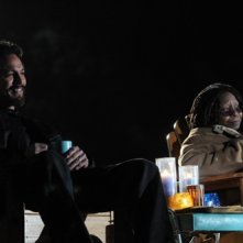 Benjamin Bratt Con La Guest Star Whoopi Goldberg In Una Scena Dell Episodio Hello America Di The Cleaner 121918