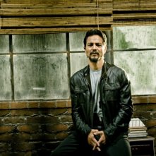 Benjamin Bratt in una foto promozionale della stagione 2 di The Cleaner