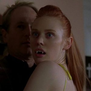 Deborah Ann Woll in una scena dell'episodio 'Keep This Party Going' della seconda stagione della serie True Blood