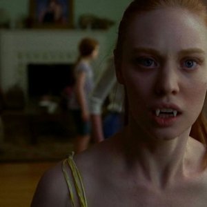 Deborah Ann Woll in una scena dell'episodio 'Keep This Party Going' della seconda stagione della serie tv True Blood