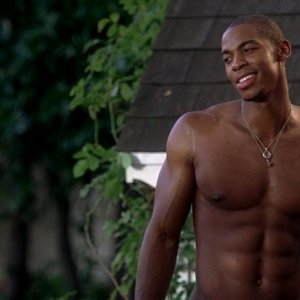 Mehcad Brooks in un'immagine dell'episodio 'Keep This Party Going' della seconda stagione di True Blood
