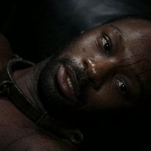 Nelsan Ellis In Catene In Una Scena Dell Episodio Keep This Party Going Della Seconda Stagione Di True Blood 122001