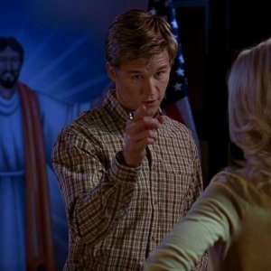 Ryan Kwanten in una scena dell'episodio 'Keep This Party Going' della seconda stagione di True Blood